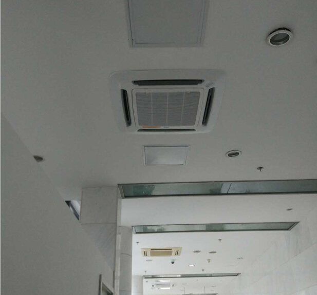 �k����������{